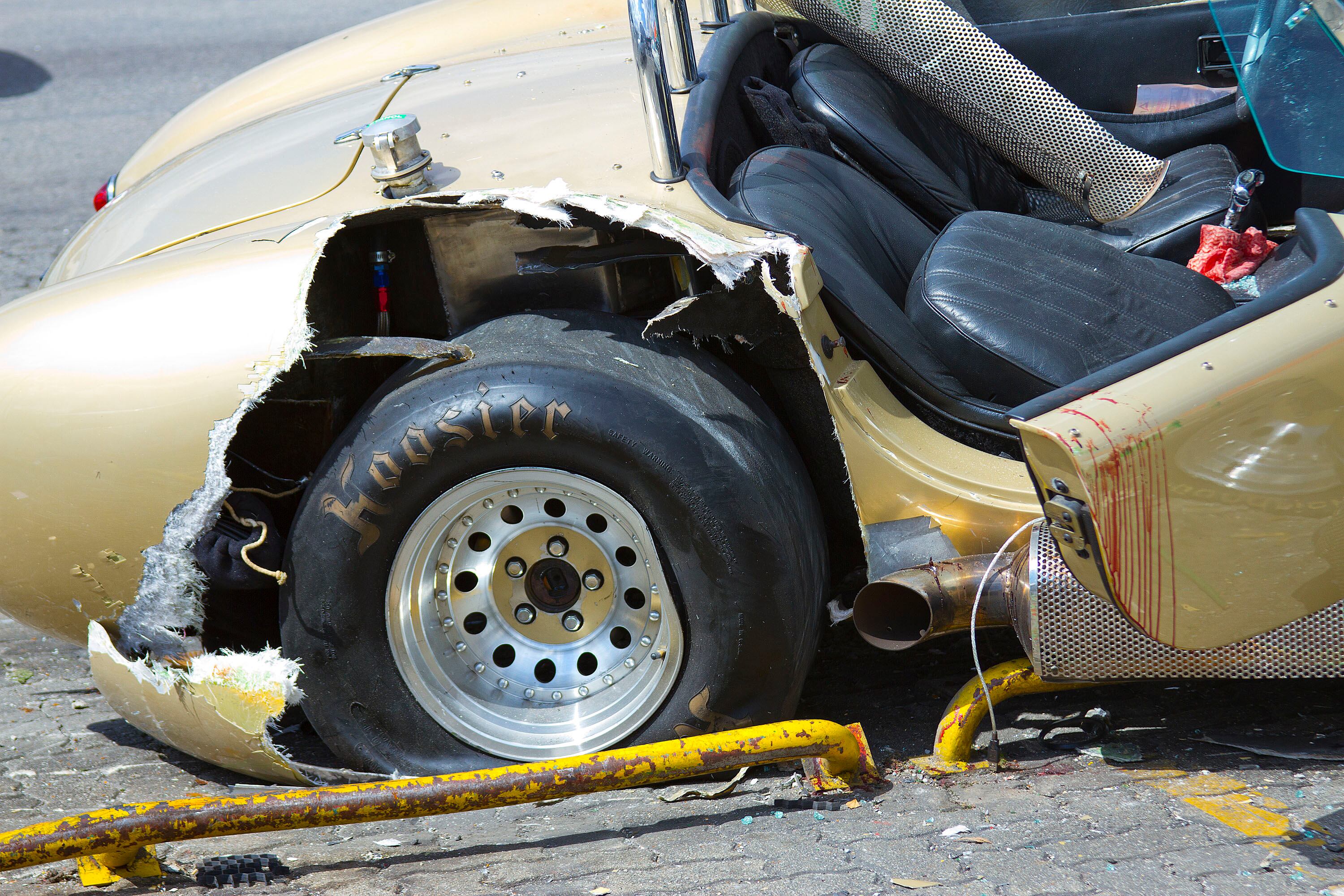 Segundo os policiais que estavam no local, o condutor do veículo foi socorrido com muitos ferimentos