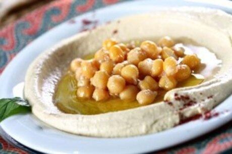 Desempregados, o casal começou a fazer quitutes típicos da Síria para conseguir sobreviver na cidade