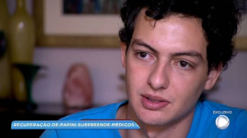 Nesta semana, Henrique Papini, o estudante de medicina que foi espancado na saída de uma boate, em Belo Horizonte, conversou com exclusividade com a equipe da RecordTV. Durante a entrevista, o jovem, de 22 anos, revelou que perdeu a audição em um dos ouvidos por causa da agressão. O crime teria sido motivado por ciúmes, uma vez que Papini estava se relacionando com a ex-namorada do agressor