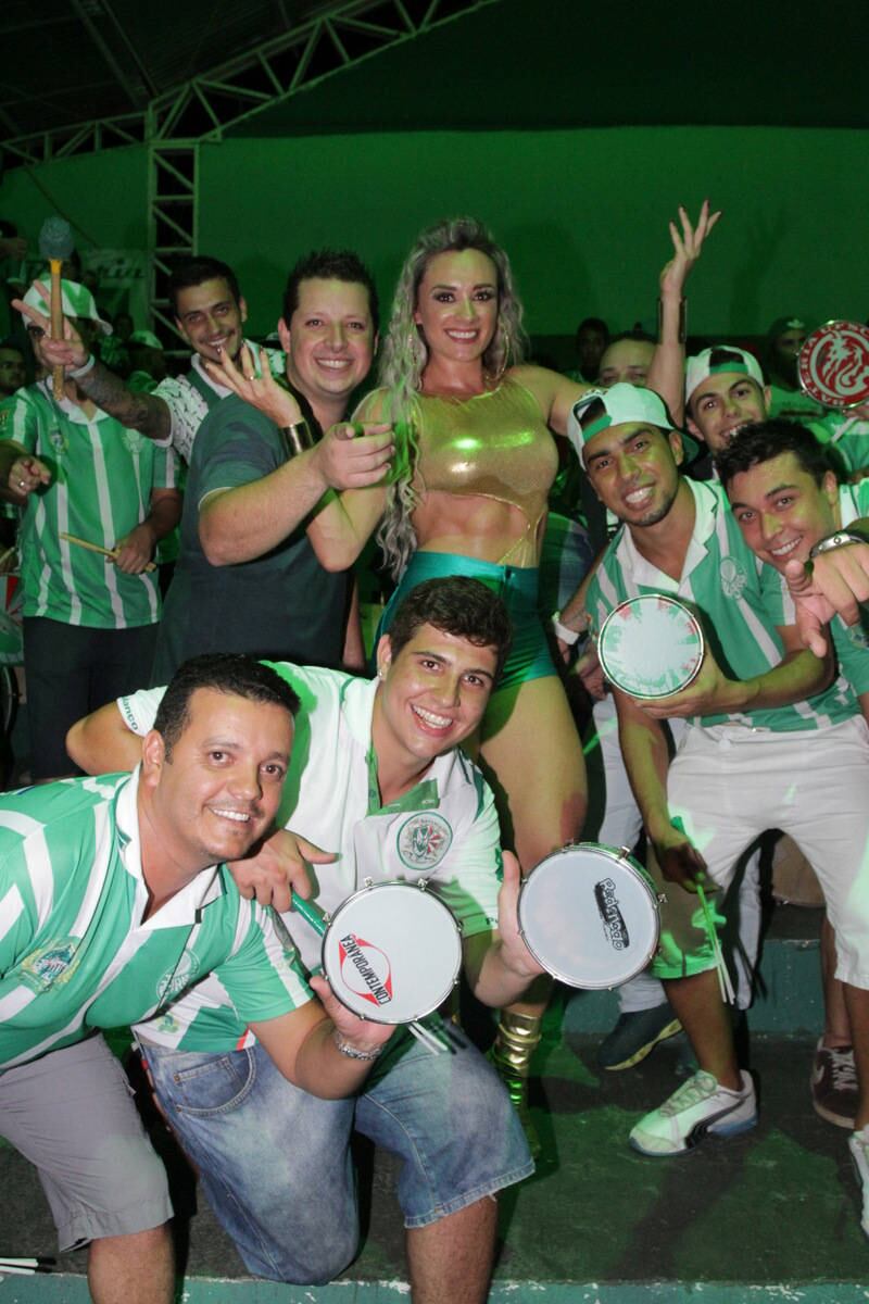 Juju sambou muito no ensaio da Mancha Verde