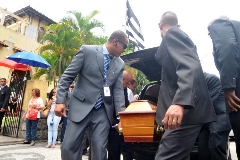 Por volta das 5h, os corpos dos jornalistas da TV Globo desembarcaram no aeroporto do Galeão, na Ilha do Governador, zona norte. Após cumprir o processo de repatriação, o comboio foi liberado cerca das 10h