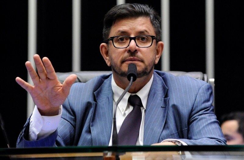 Sessão foi conduzida pelo presidente em exercício, Fábio Ramalho (PMDB-MG)