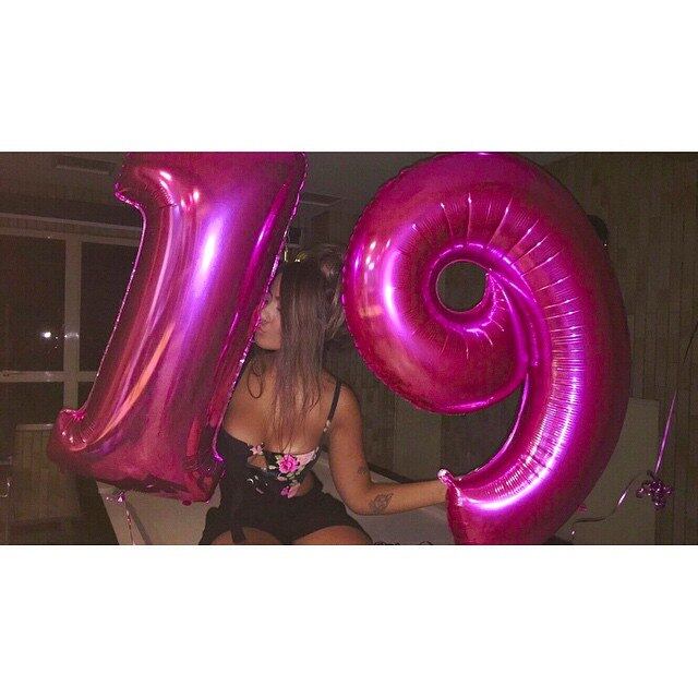 As festas promovidas pela irmã de Neymar também geram a maior confusão! O último aniversário de Rafaella foi notícia no mundo inteiro pois contou com a presença de vários famosos e alguns micos!

Veja: Babi Chorona, do Pânico, faz ensaio sensual e diz: "Não tenho vergonha"
