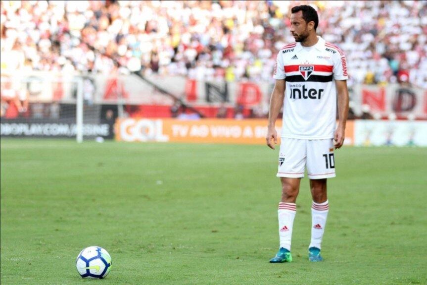 Nenê é o mais velho no elenco do São Paulo, líder do Campeonato Brasileiro. O meia tem 37 anos, um mês e 18 dias de vida; além disso, o atleta é artilheiro da equipe do Morumb