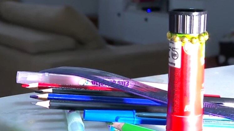 Com a variação dos preços dos materiais, algumas escolas tomaram a iniciativa de trazer uma alternativa de economia para os responsáveis dos alunos. Junto com a lista dos itens necessários, enviaram, também, um orçamento com um valor um pouco mais acessível. Tal desconto vantajoso se dá pela compra em grande quantidade