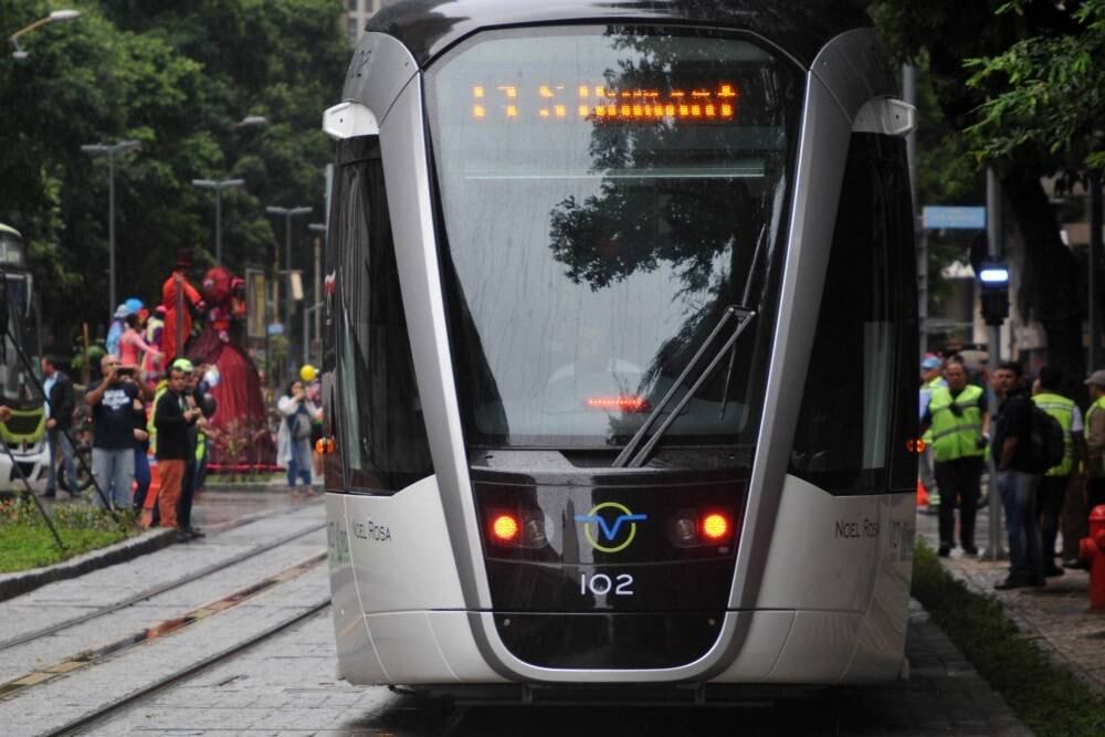 Eduardo Paes rebateu:


— Está tudo atendido, todo o sistema de sinalização. A gente
sempre dialoga com o MP. Mas tem uma hora que eles querem que nada aconteça.
Todas as medidas de segurança foram tomadas, mas a população tem que prestar
atenção