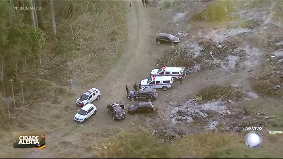 Cemitério clandestino do PCC é encontrado em Cotia, na Grande SP