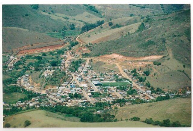Cidade é abastecida com caminhões-pipa
