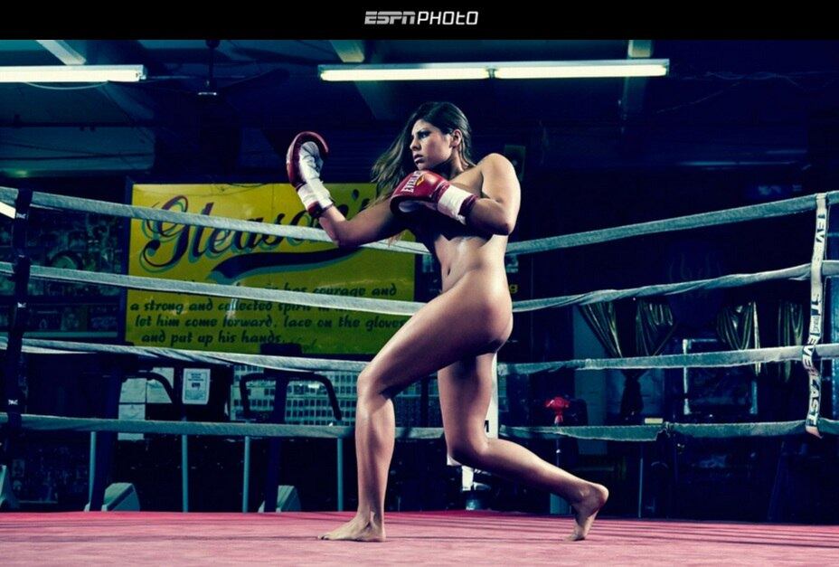A beleza do corpo é o tema de um ensaio publicado pela edição americana da revista "ESPN" divulgado esta semana. Através de cenários e poses criativas, a publicação convidou alguns dos principais atletas do país a posarem para uma série de fotos de nu artístico, chamadas de "Bodies We Want" (Corpos que Queremos). É o caso da lutadora de boxe Marlen Esparza, bronze em Londres 2012, fotografada no ringue quase como veio ao mundo