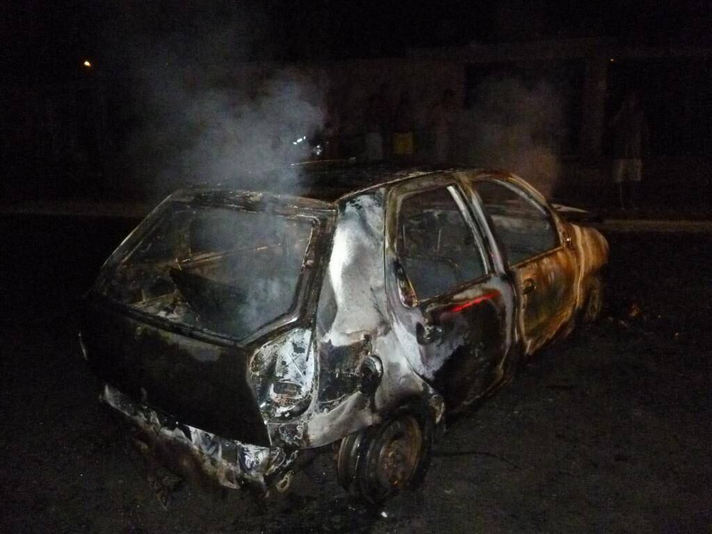 Automóvel sofreu perda total, de acordo com os militares