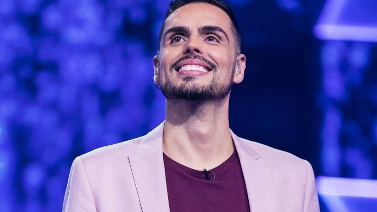 Também com um look casual, o bancário Tejota apostou em calça, camiseta e blazer para dar um charme a mais na sua apresentação.

Acompanhe o Canta Comigo 4 todos os domingos, às 18h, na tela da Record TV

