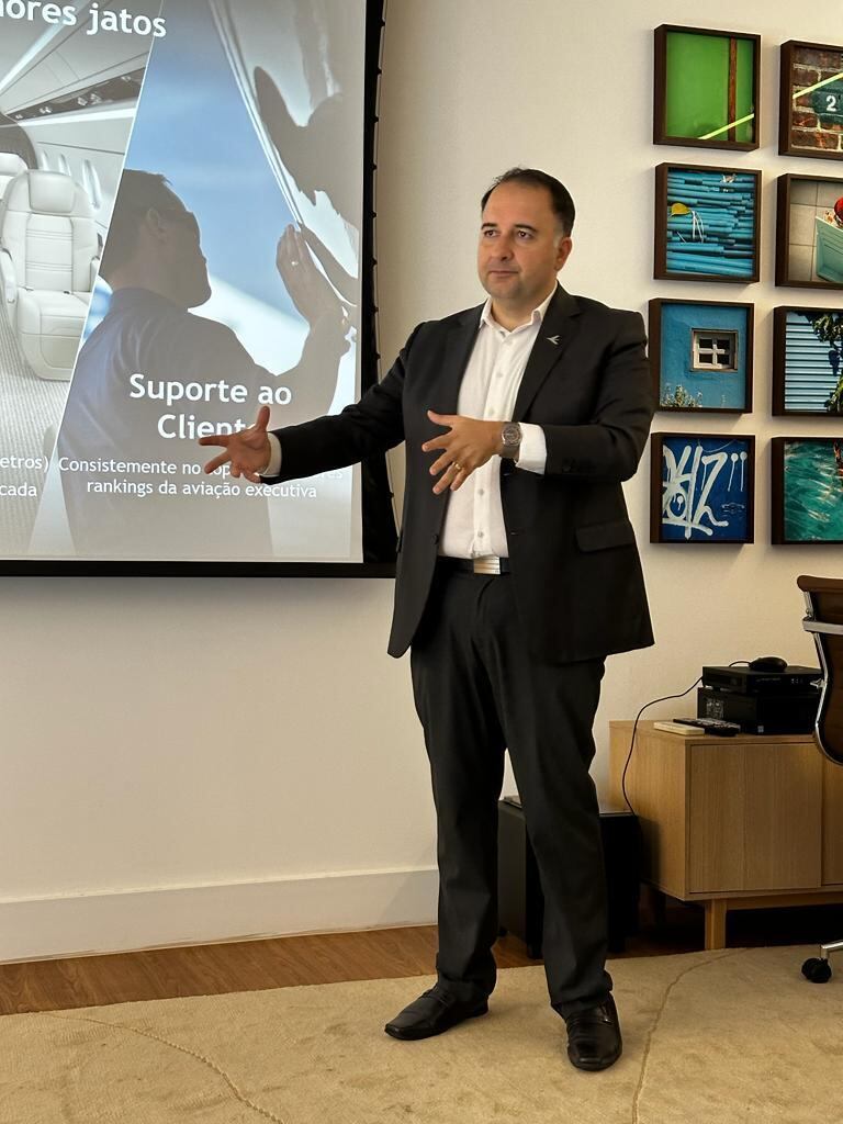 Diretor de engenharia de vendas da Embraer