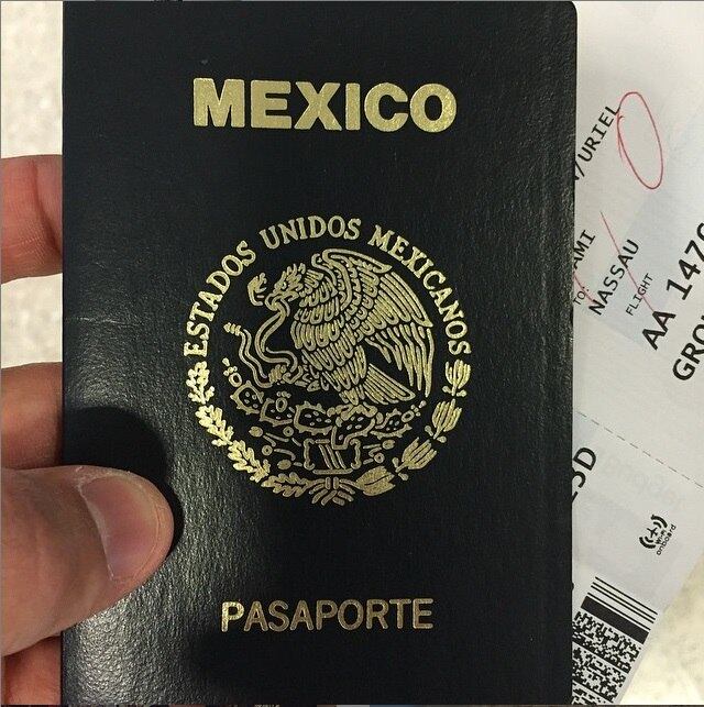 Em sua página no Instagram, Uriel chegou a postar até a foto do passaporte afirmando que iria se encontrar com a namorada