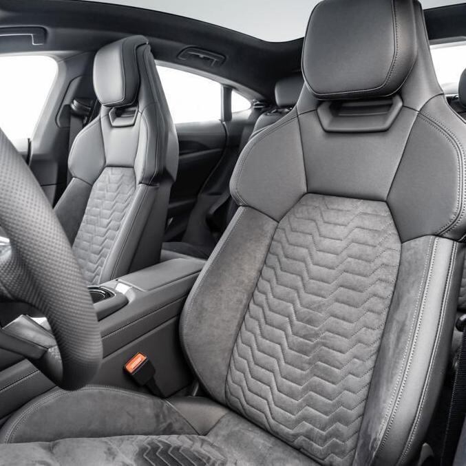 Modelo conta com bancos esportivos