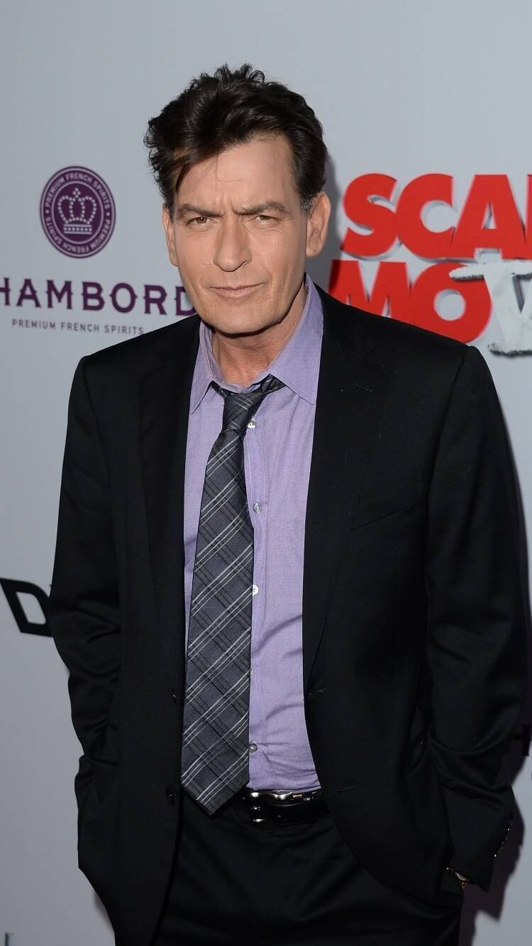 Charlie Sheen: ator teria ameaçado a filha de 10 anos