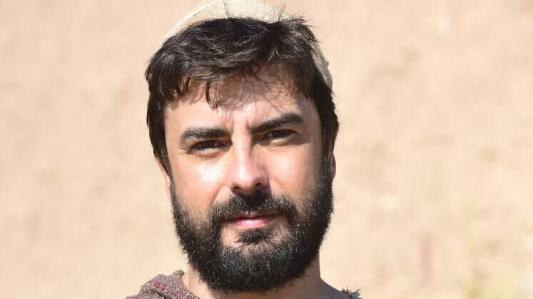 O ator Gustavo Rodrigues contou que Tomé não esperava que seria escolhido e, por isso, ele recebeu a notícia com perplexidade e alegria. ''Espero que a cena tenha tocado o coração do público com a mesma intensidade que nos arrebatou no set. Uma energia muito bonita de compartilhar com este time de atores nota 10. Todos empenhados em contar esta história com amor e generosidade'', afirma.