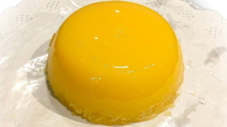 E por falar em doce, a ex-Top Chef Carol Galindo mostra que entende tudo do assunto e postou um imagem forte logo pela manhã: o seu quindim de iaiá! "Prato que leva apenas três ingredientes, uma dose de amor e delicadeza. Para refletir que você não precisa de muito na vida para que ela seja gostosa como quindim", disse.