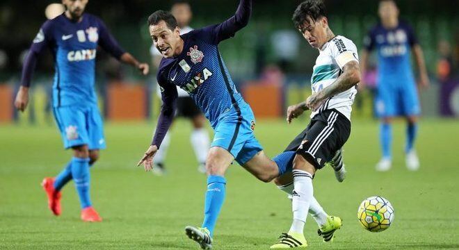 Rodriguinho conseguiu armar as melhores jogadas ofensivas do Corinthians contra o Coritiba