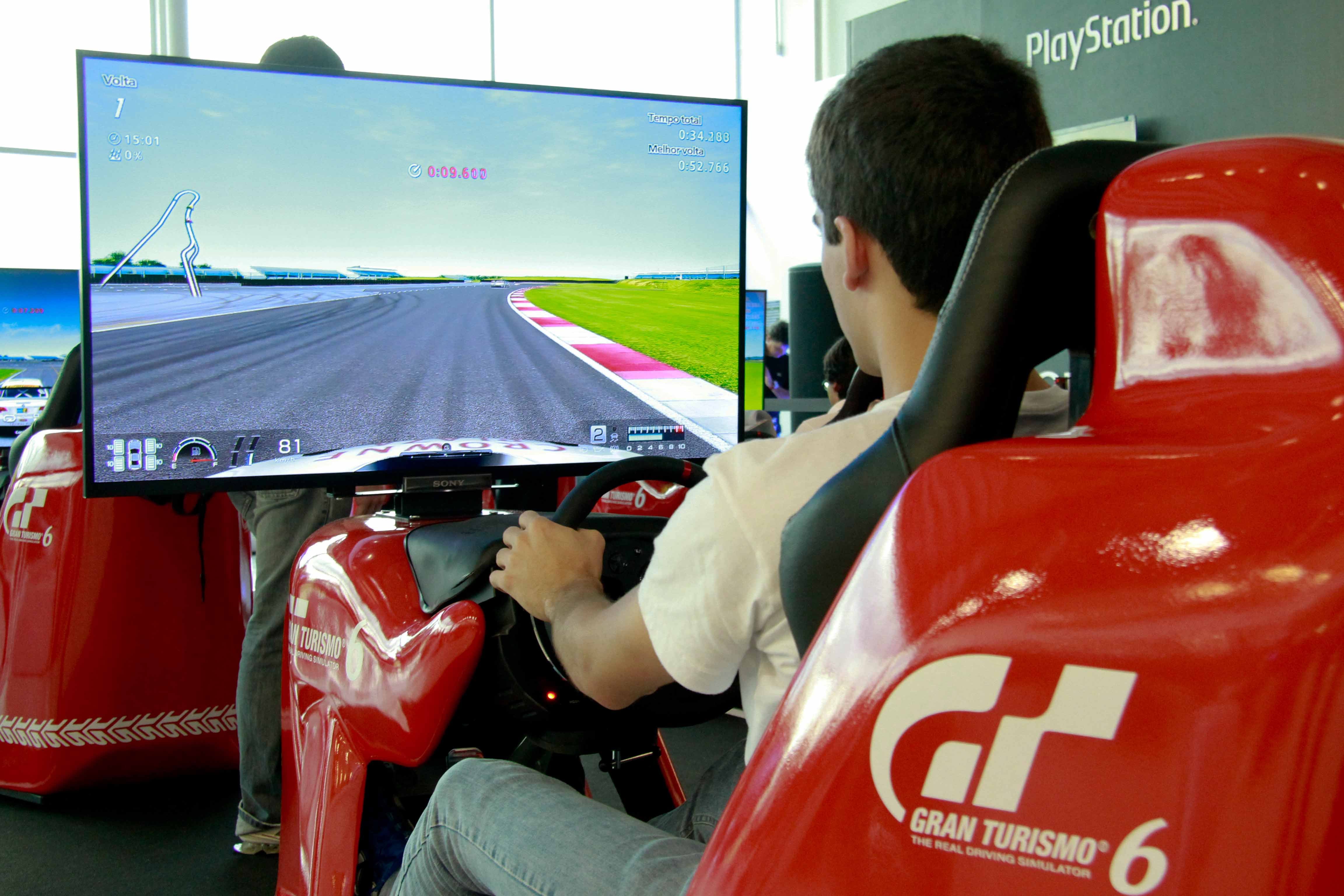 Apesar de oferecer uma série de dificuldades, o Gran Turismo 6 continua voltado para entusiastas. Jogadores de primeira viagem ou desejosos por uma diversão rápida terão dificuldades a se adequar com o elevado nível do jogo