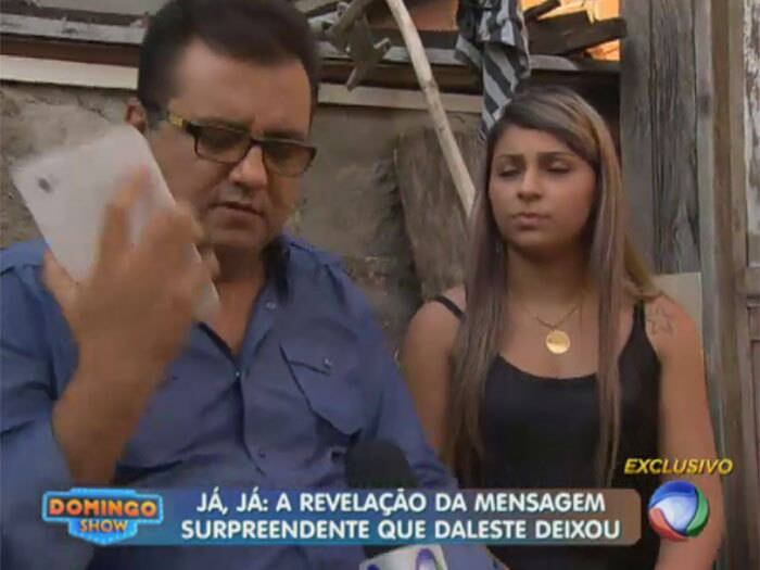 

Hoje, pouco mais de um ano depois do assassinato, Érica revelou que, apesar do cantor ter deixado um bom
dinheiro para sua família seguir a vida, não está sendo nada fácil ficar sem o
marido


— Nossa, é muito difícil viver sem ele. A minha vida desmoronou com a morte
dele. Eu ainda não sei o que fazer!




+ Aproveite e confira as matérias do programa Domingo Show

+ Já curtiu a página do Domingo Show no Facebook? É só clicar!

+ Siga o Domingo Show no Twitter e receba todas as notícias do programa
