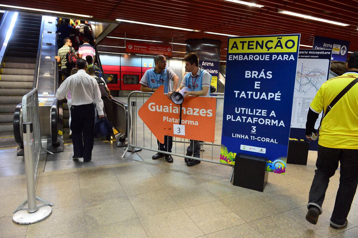 Os torcedores que passaram pela estação da Luz não encontraram dificuldades para se dirigir à Arena Corinthians