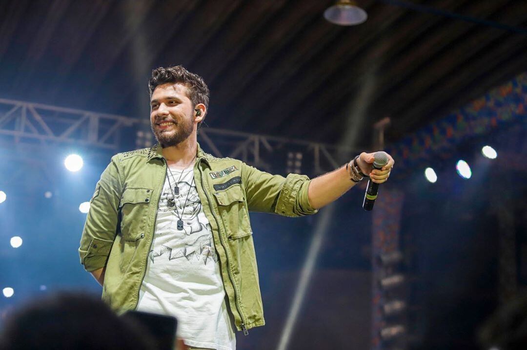 Gustavo Mioto começou a estudar violão com apenas 6 anos e, aos 10, compôs a primeira música
