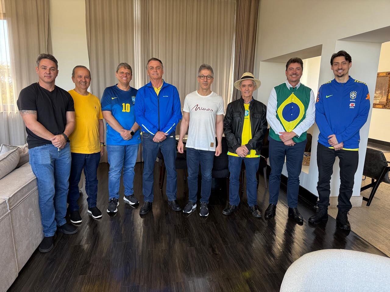 Tarcísio posta foto com Bolsonaro antes de ato na Paulista