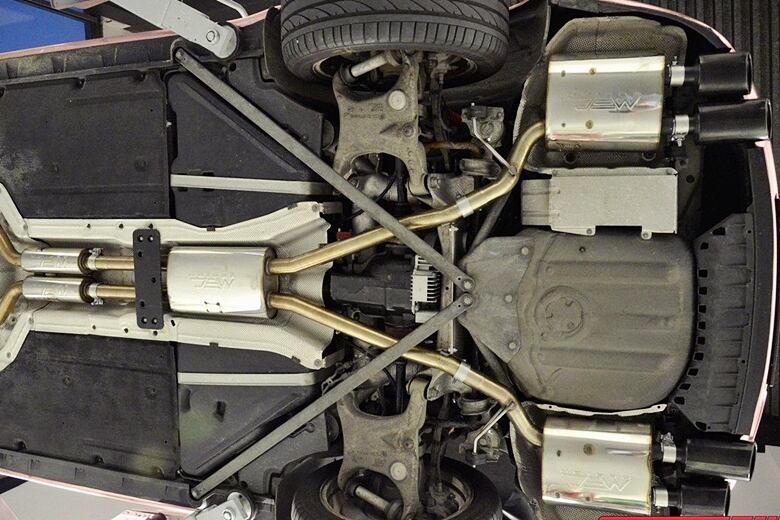 A Unicate não informou qual a versão e se a mecânica do BMW Série 6 foi modificada. O modelo customizado para a atriz de filmes adultos é de segunda geração — fabricada entre 2003 e 2010 