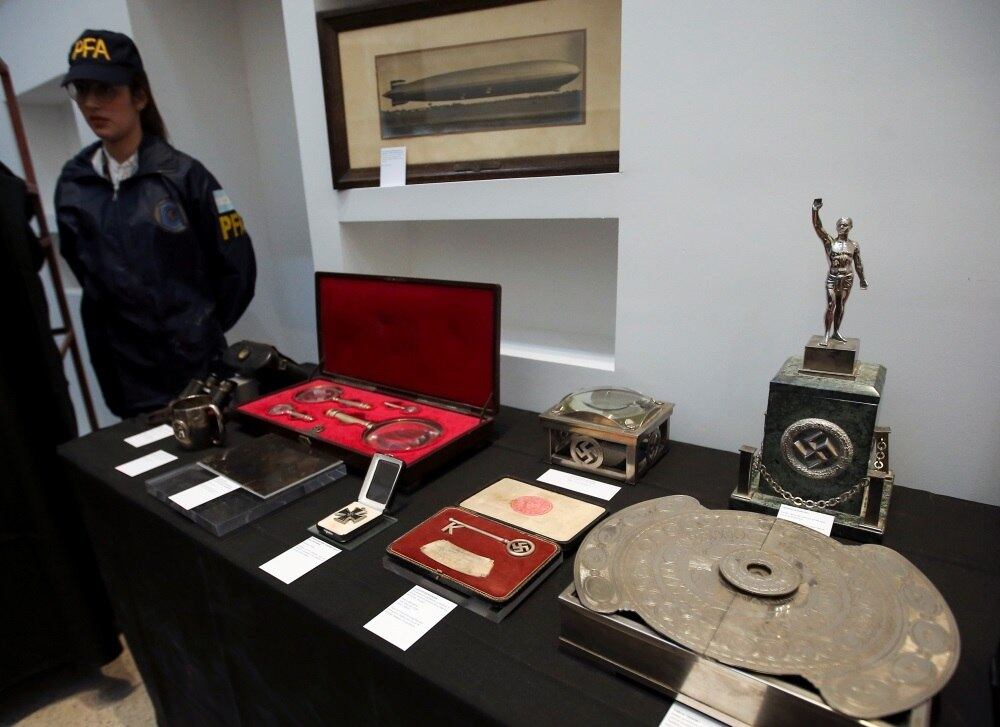 Curadora diz que objetos pertenciam ao regime nazista