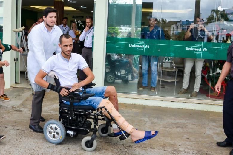 Neto ainda precisa se recuperar de uma lesão na coluna e outra no joelho