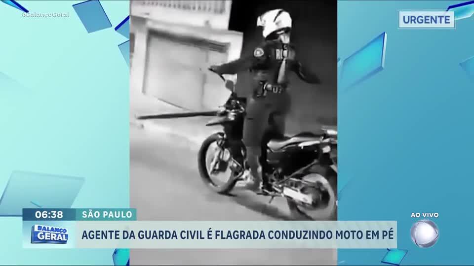 Agente da guarda civil é flagrada conduzindo moto em pé em Diadema (SP)