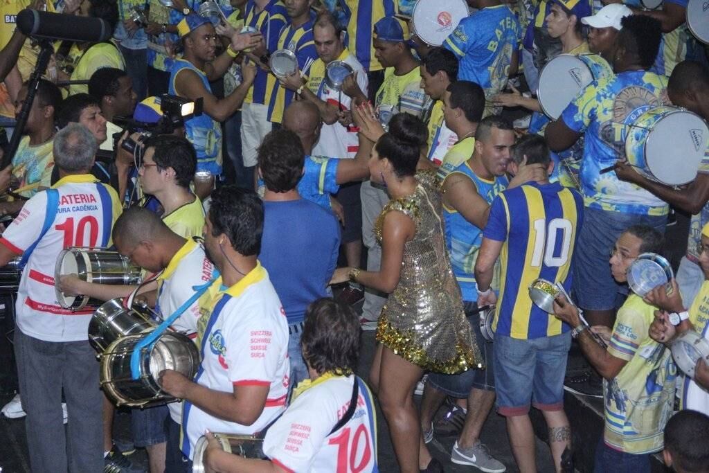 Klebber e Juliana Alves na quadra
Veja também: Fique por dentro dos bafos dos famosos
