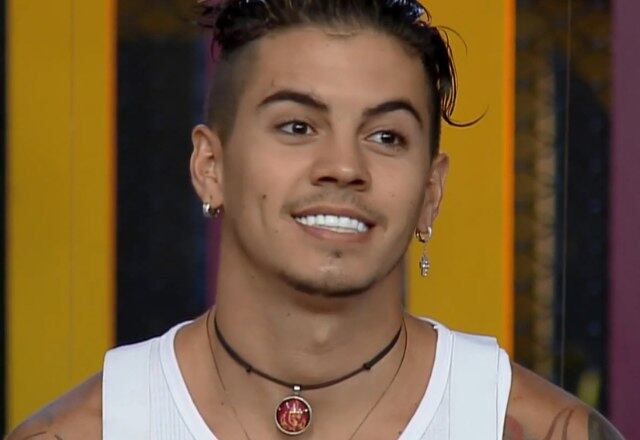 Biel também foi um dos vitoriosos na Prova de Fogo. Ele escolheu o Poder Verde, que dizia que o Fazendeiro poderia ganhar R$20 mil, caso deixasse o dono do Poder indicar o primeiro roceiro da noite. Para a sorte do cantor, o Fazendeiro era Juliano, que logo aceitou a proposta

O Poder Vermelho foi entregue a Victória, a peoa deveria trocar o quarto roceiro por qualquer outro peão, exceto o Fazendeiro. Assim, Raissa ocupou o lugar de Tays

Após a checagem detalhada das câmeras, a produção constatou que Biel teria dado dicas para Victória, descumprindo então, as regras do programa. Com isso, o Poder da Chama Vermelha foi cancelado, Raissa se livrou da Roça e Tays retornou para o banquinho mais temido de Itapecerica 
