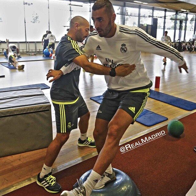 Após boatos que poderia deixar o Real, Benzema aparece treinando forte na preparação para mais uma temporada