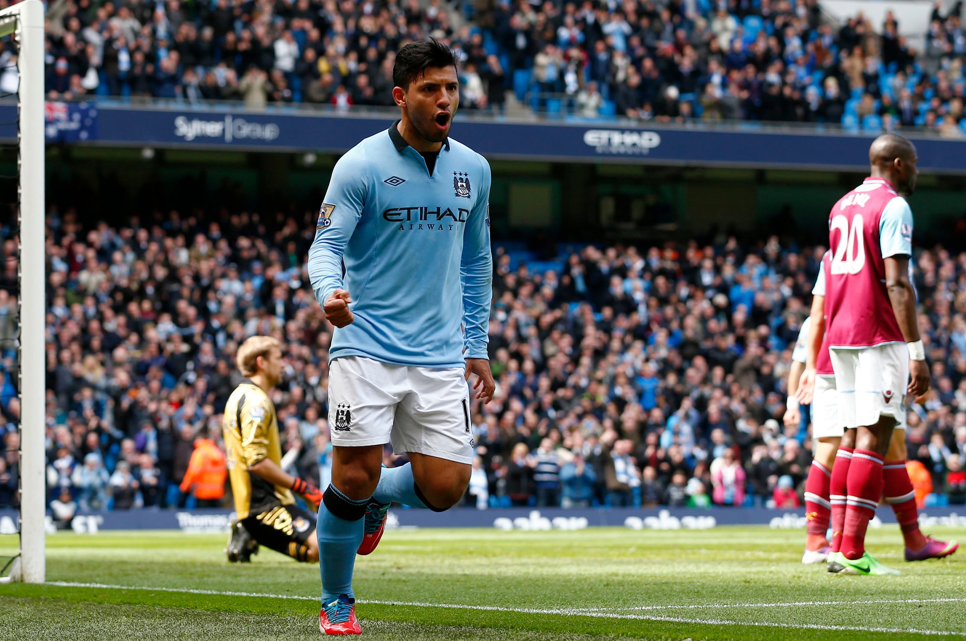 Aguero é a peça que falta para o time de Martino, que busca jogar com um centroavante de ofício. Porém, caso a negociação não saia, o plano B seria o alemão Lewandowski