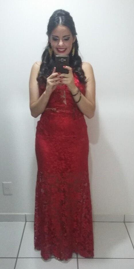 Quando souberam do que havia acontecido, Bruna e um amigo foram para as ruas arrancar os cartazes.

— Os que eu não tinha coragem [de arrancar], ele arrancava. A gente saiu com uma sacola cheia. Doía o meu coração. Eu tinha vergonha de me aproximar porque as pessoas nas ruas viam que era eu