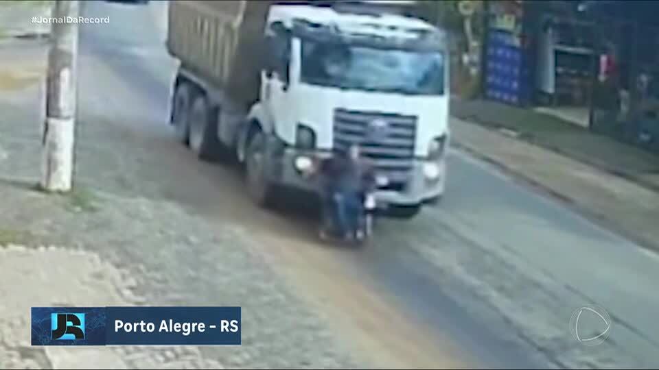 Minuto JR: Cadeirante é arrastado por caminhão por cerca de 200 metros no RS