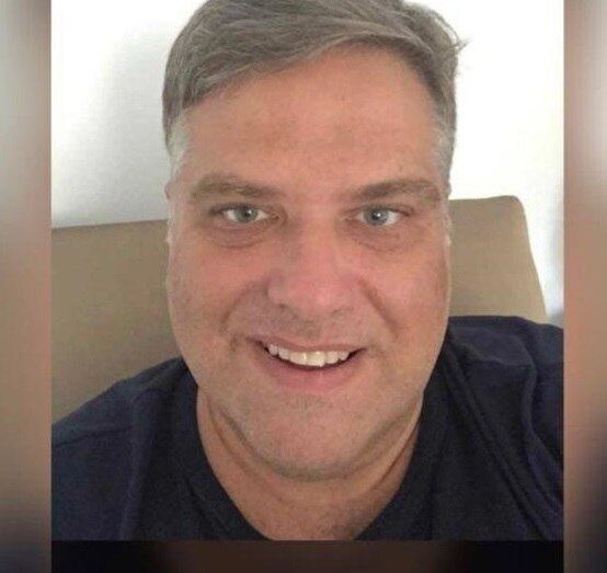 Uma fala do procurador de Justiça Leonardo Azeredo dos Santos, do Ministério Público de Minas Gerais, deu o que falar nesta semana. Durante uma reunião do órgão, o servidor classificou como "miserê" o salário de R$ 24 mil que recebe. Levantamento do R7 mostra que Santos recebeu do MP R$ 4,7 milhões em salários e indenizações nos últimos sete anos. Após a repercussão do caso, o procurador divulgou nota dizendo que está sofrendo perseguição pública e que ele tem consciência da precariedade financeira pela qual o Estado passa. Procurado, o MPMG informou que não há nenhum projeto que analisa o aumento de remuneração para os membros da instituição