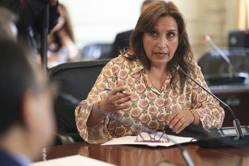 A presidente Dina Boluarte afirmou na última quinta-feira (15) que no Peru "não há espaço para o medo" e ratificou a proposta de antecipar as eleições gerais para atender à demanda da população após a fracassada tentativa de golpe que levou à destituição do ex-presidente Pedro Castillo