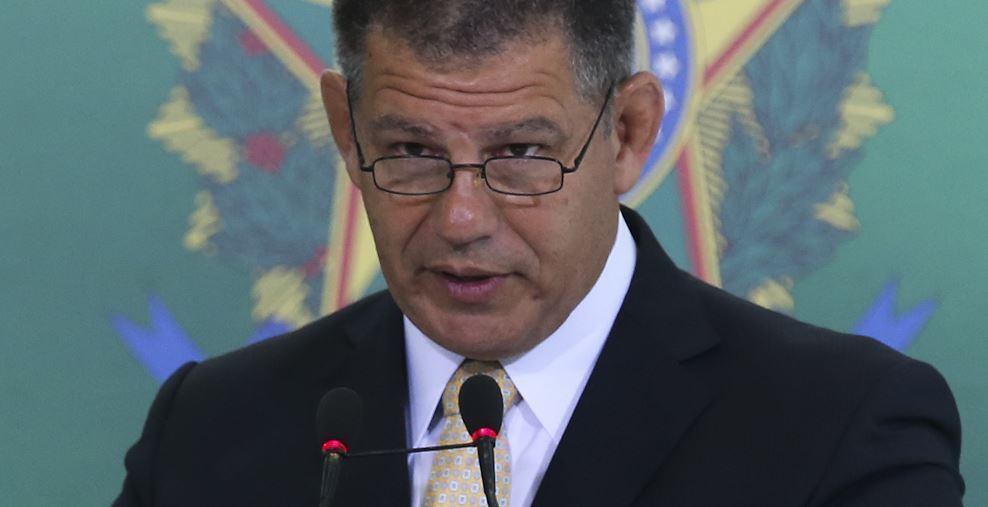 A primeira troca de ministro ocorreu 48 dias após o início do governo, com a queda de um dos homens de confiança do presidente, o coordenador da campanha eleitoral de 2018, Gustavo Bebianno, que foi demitido após ter um desentendimento com o filho do presidente, o vereador Carlos Bolsonaro. Floriano Peixoto, que assumiu a vaga de Bebianno deixou o posto em junho de 2019