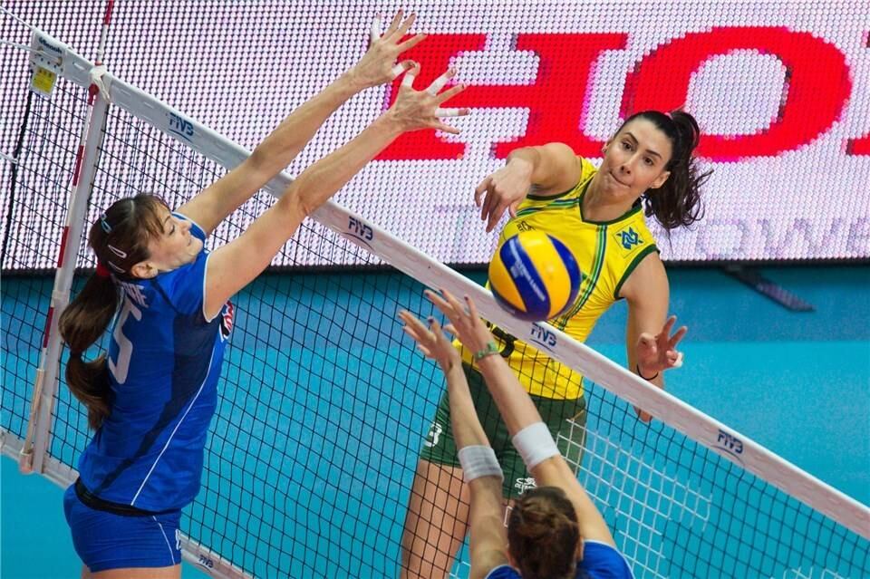 Sheilla foi a melhor brasileira em quadra na decisão do bronze e acabou eleita a melhor oposta do torneio