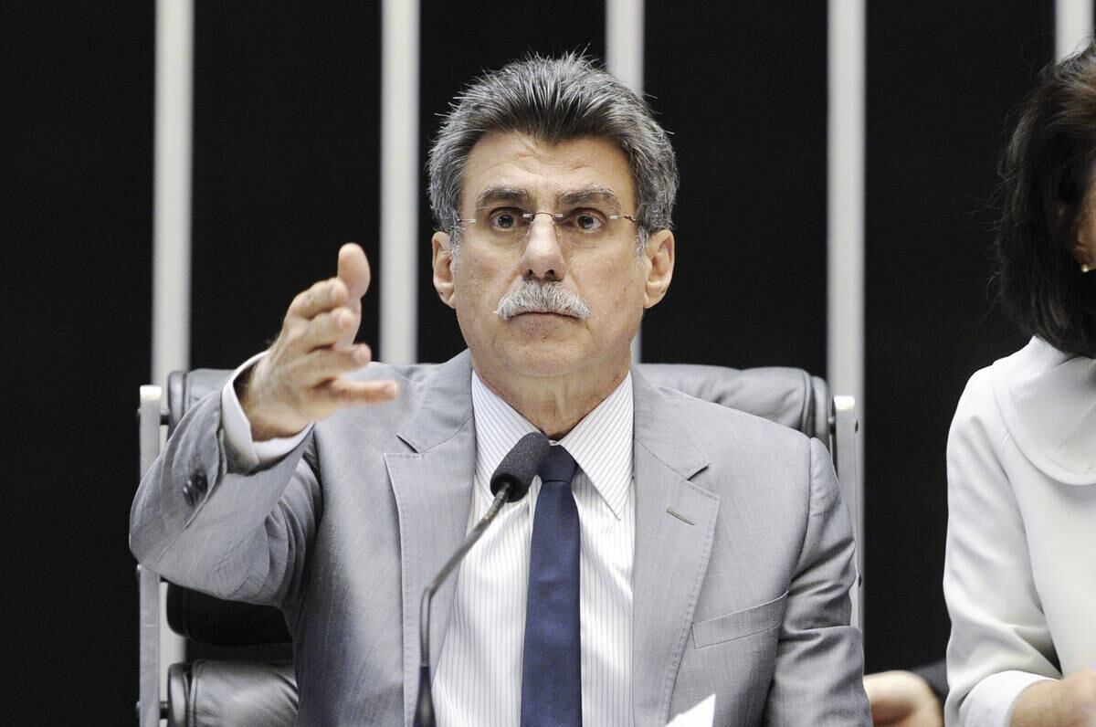 Para Romero Jucá, o atual cenário brasileiro é "extremamente sério", com a desestruturação da economia