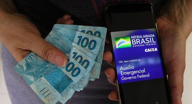 Auxílio emergencial tem parcelas de R$ 150 a R$ 375, dependendo da família