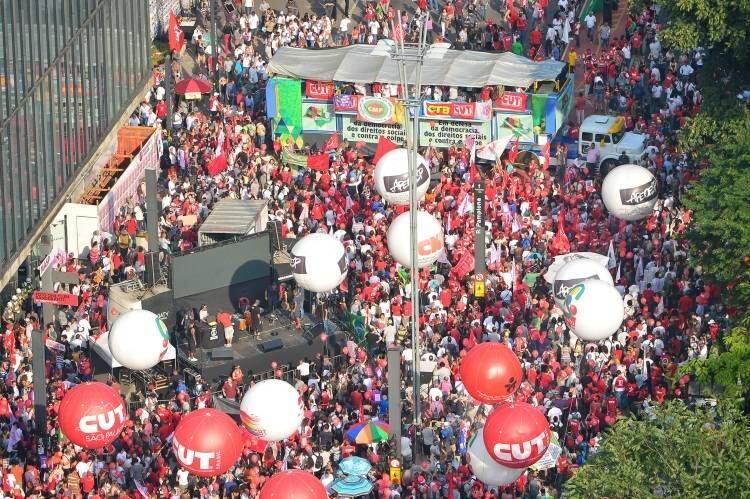 Protesto causa transtornos à população na região da Paulista