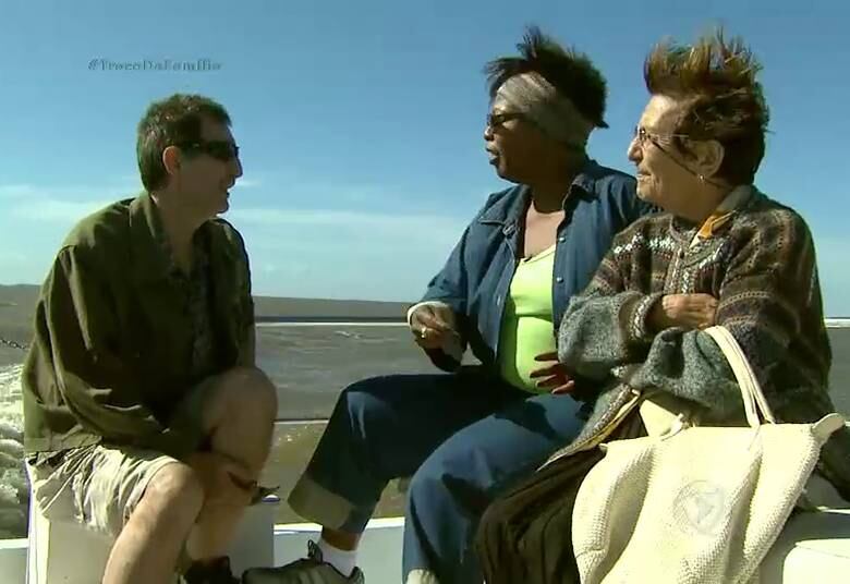 Pina estava abatida pela morte recente do marido, e estava sendo colocada de lado pela própria família. Com a chegada de Lilian, ela se animou e voltou a conviver mais com o filho e a neta