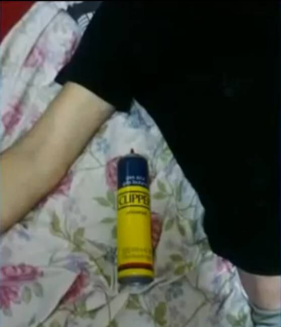 A suspeita é de que o rapaz tenha inalado o gás à noite e morreu
depois de uma parada cardíaca. A polícia vai aguardar o resultado de exames necroscópicos
para informar a causa da morte