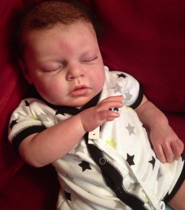 Recentemente, Marylin
foi contratada para fazer bonecas para a série Walking Dead

Assista todas às transformações da Hora do Faro no R7 Play!  
