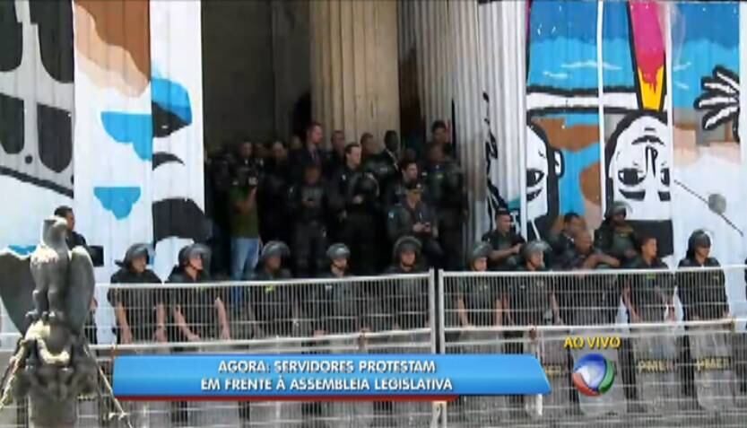 Grades foram instaladas ao redor da Alerj, após confusões durante os protestos dos servidores na semana passada. Funcionários públicos da área da segurança chegaram a entrar no plenário 