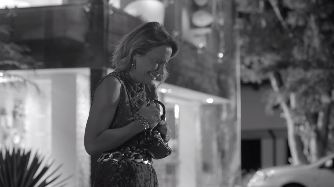 Giane (Juliana Knust) ainda segue com seus planos pra ter Júlio (Angelo Paes Leme)