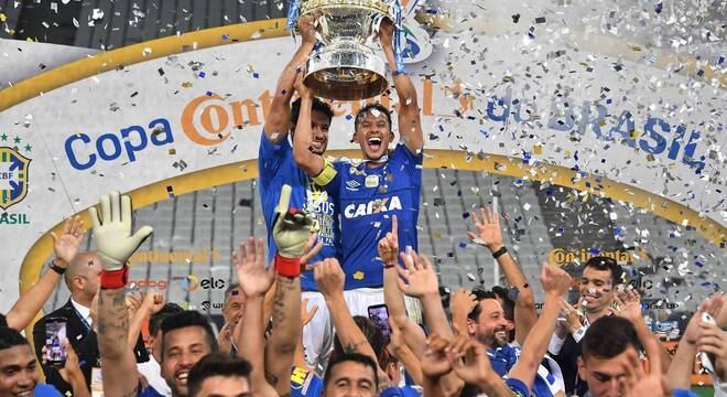 Clubes grandes e importantes como o Cruzeiro não precisam de dinheiro público